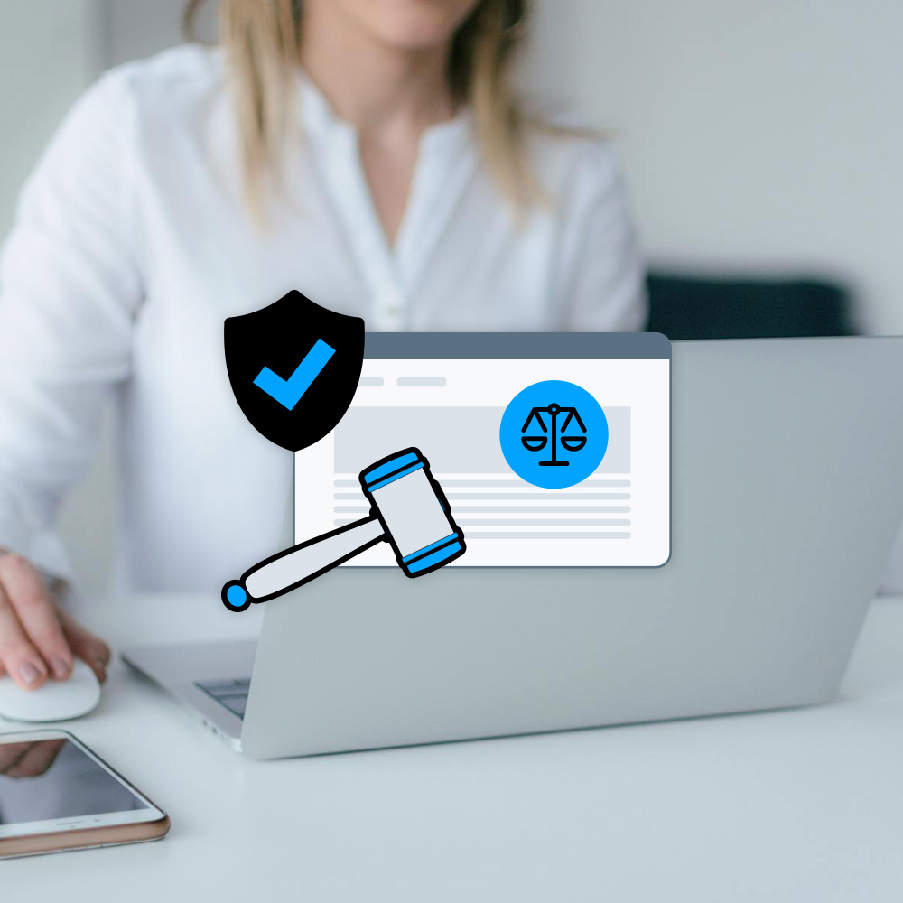 Imagen de una mujer frente a un ordenador y un icono de text legal