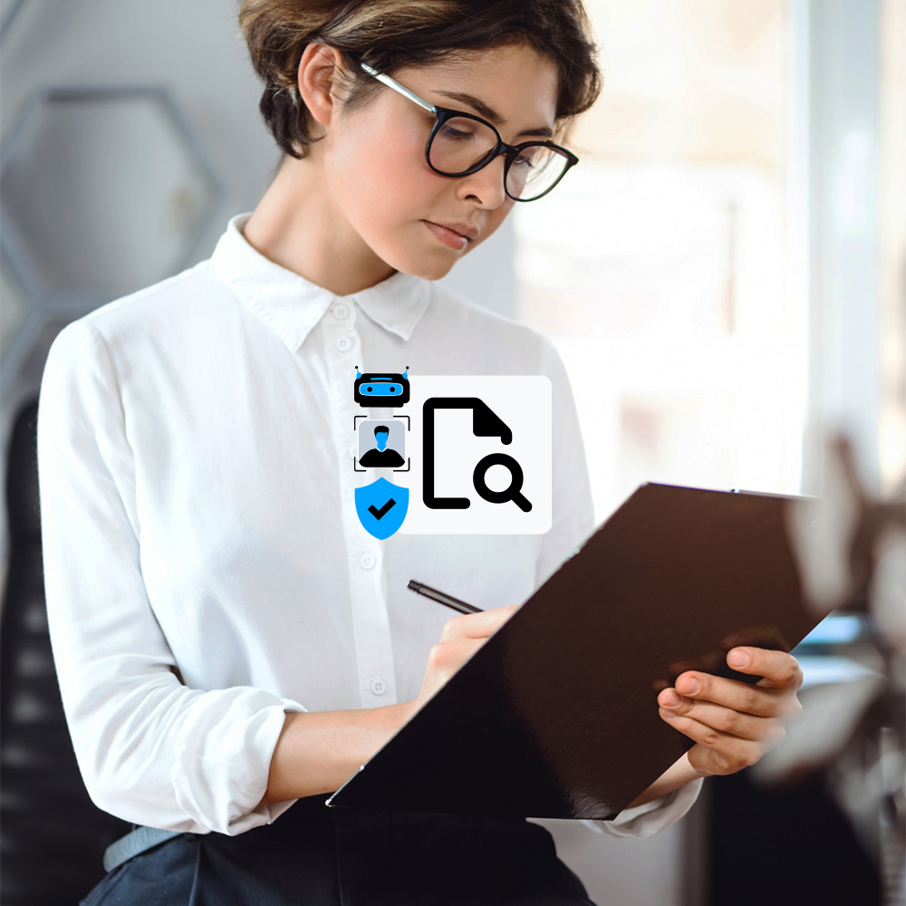Imagen de una mujer con escribiendo algo en una carpeta y los iconos de privacidd y seguridad